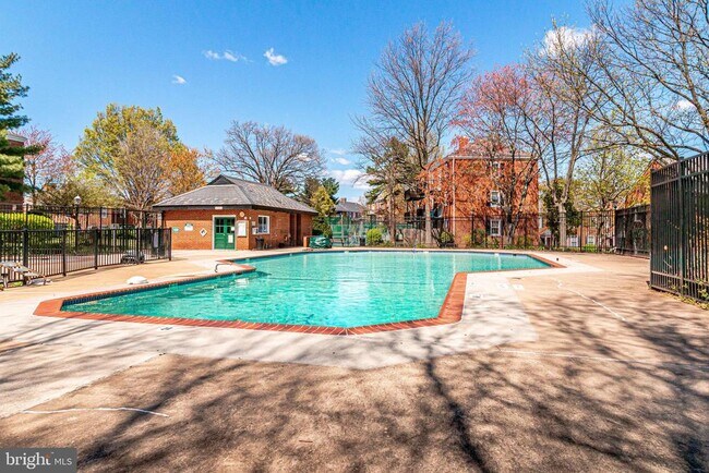 Building Photo - 2961 S Columbus St