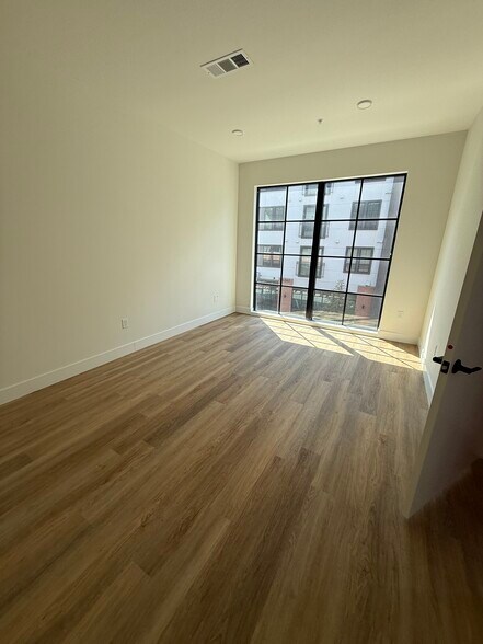 Building Photo - 4315 S Congress Ave
