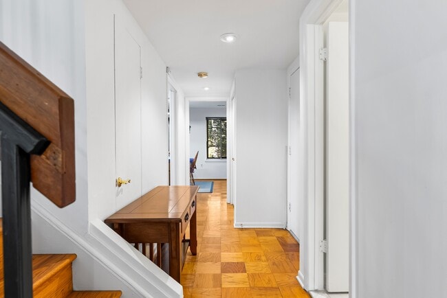 Building Photo - 110 Cross Keys Rd