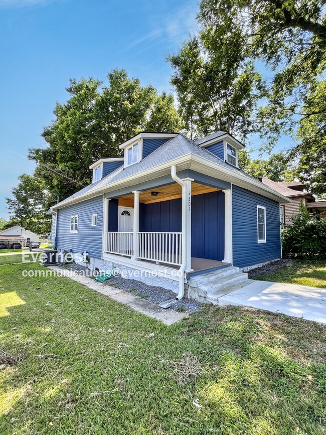 Building Photo - 2301 Seifried St