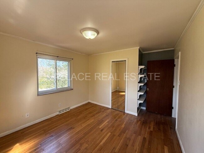 Building Photo - OAK RIDGE: 3 BEDROOM, 2.5 BATH HOME IN EMORY HEIGHTS