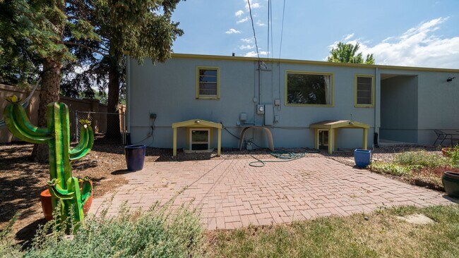Building Photo - Charming ranch home in prime Patty Jewett ...