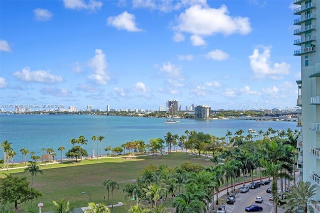 Building Photo - 2000 N Bayshore Dr