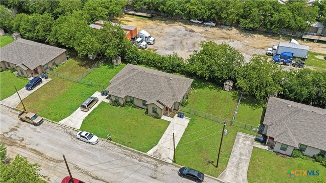 Building Photo - 147 Rosedale Ave