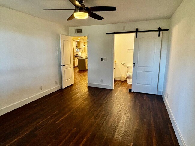 Building Photo - Beautiful 2 bed 2 bath Condo Located in North Park