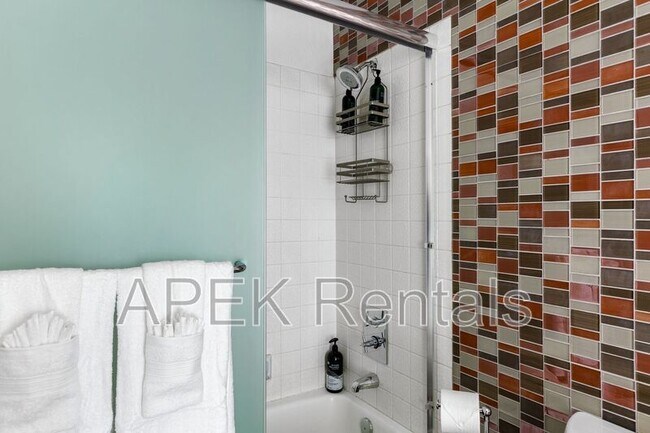 Building Photo - 2842 Sundance Cir W