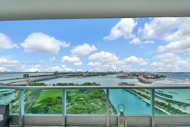 Building Photo - 900 Biscayne Blvd