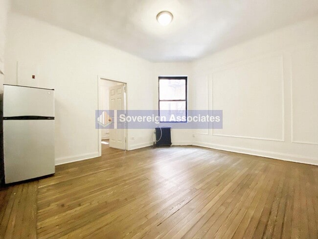 Building Photo - 45 Tiemann Pl