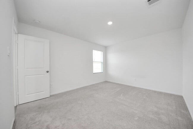 Building Photo - 248 Hazy Pnes Ln