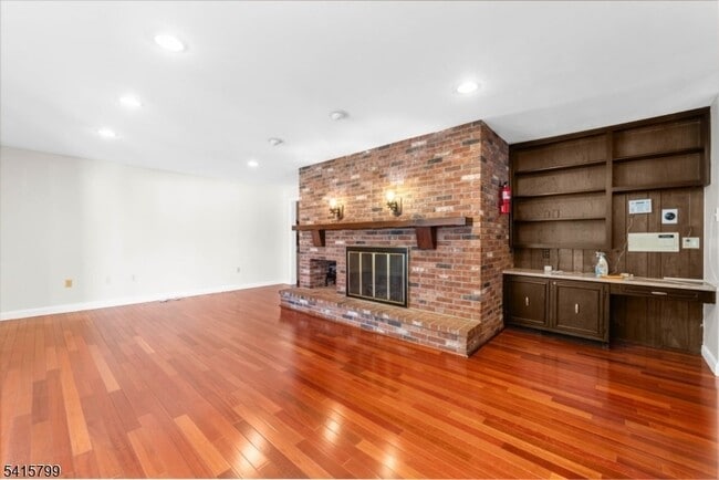 Building Photo - 300 Old York Rd