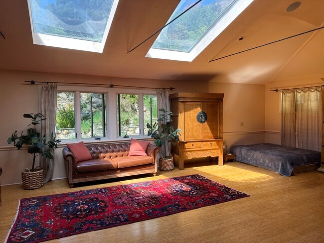 Building Photo - 2376 Old Topanga Canyon Rd