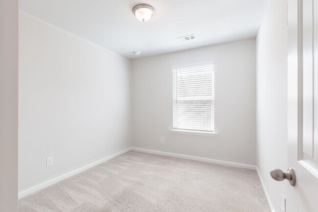 Building Photo - Newly Constructed 3bd/3.5ba w/ Gym, Min From Airport and Downtown Hapeville!