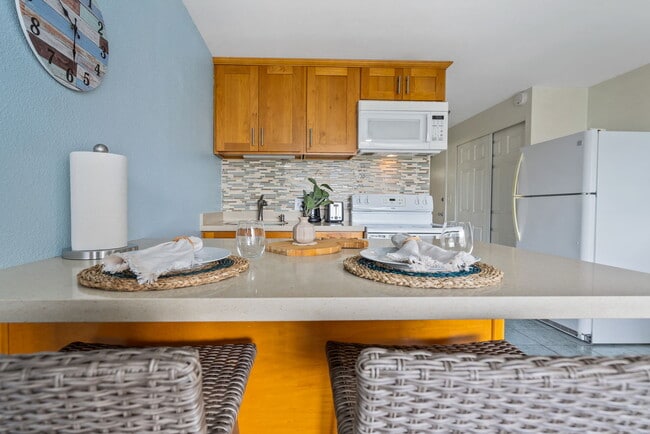 Building Photo - 2211 Ala Wai Blvd