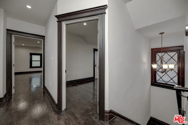 Building Photo - 140 Roselawn Pl