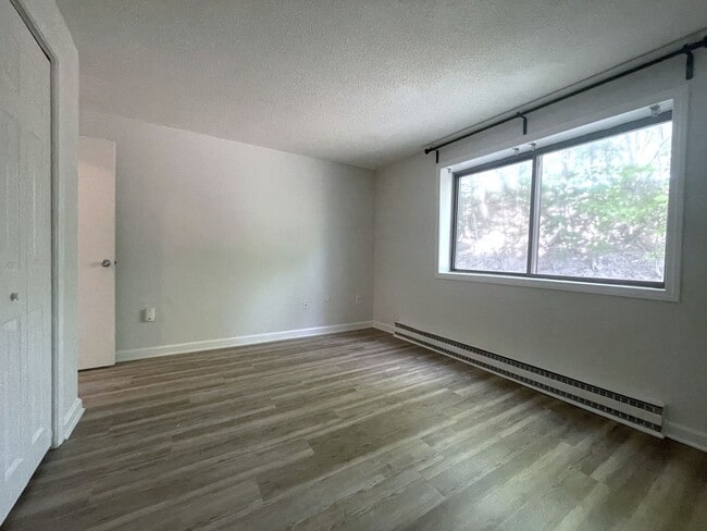 Building Photo - Recently updated 2 bedroom condo in charmi...