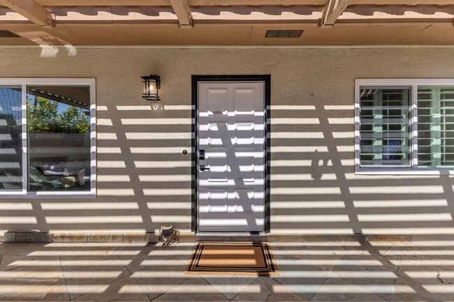 Building Photo - 75250 Vista Huerto