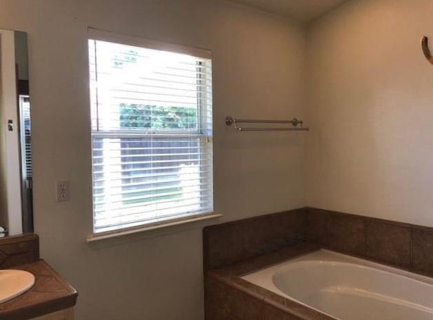 Building Photo - 524 W Russell Ave