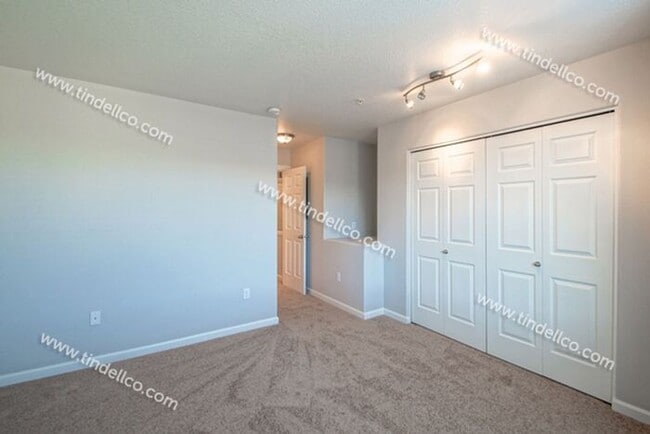 Building Photo - Cozy Townhome in Beautiful Progress Ridge-...