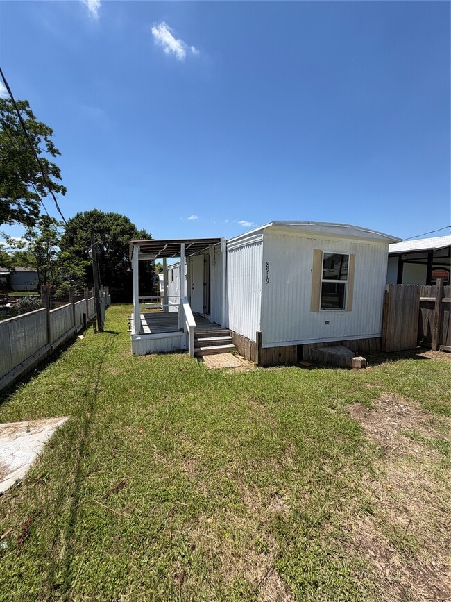 Building Photo - 8979 Gladewood