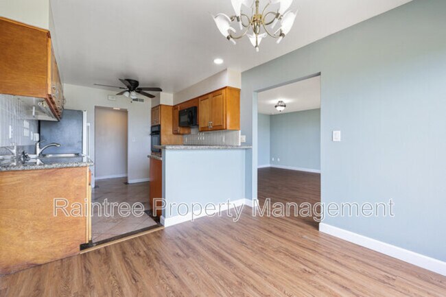 Building Photo - 620 W Solana Cir