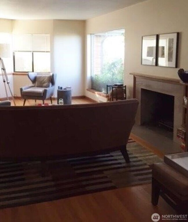 Building Photo - 5Bd/2.75Ba Seattle Home