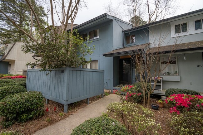 Building Photo - 187 Woodstone Dr