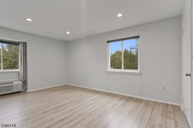 Building Photo - 37 Eton Way