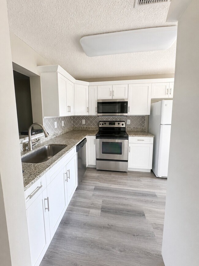 Building Photo - 3174 Beecher Dr E