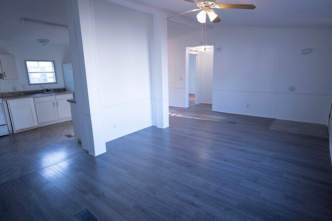 Building Photo - 217 W South Ave