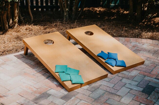 Building Photo - 946 Magnolia St SE