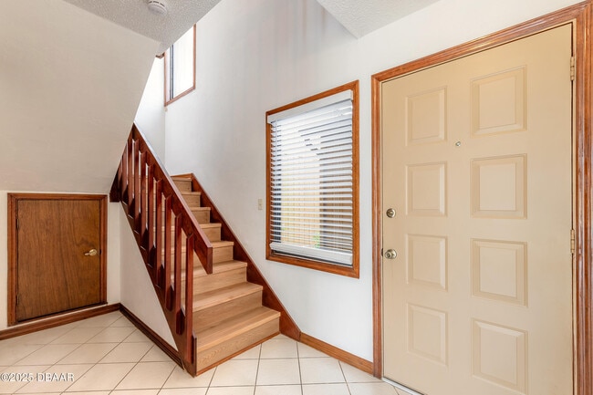 Building Photo - 120 Lakewood Village Cir