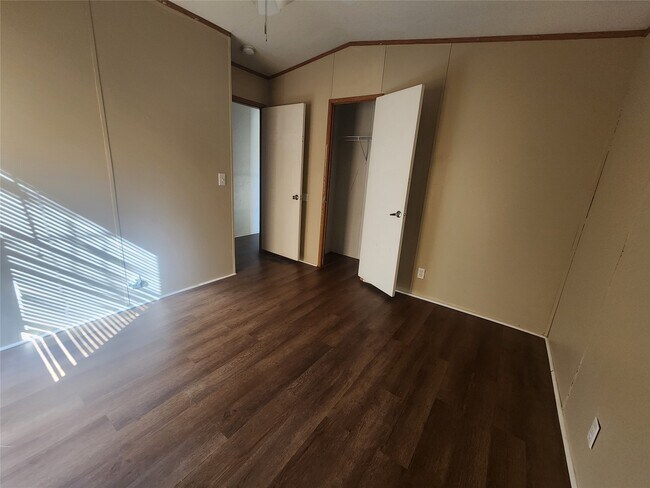 Building Photo - 21337 W Knox Dr