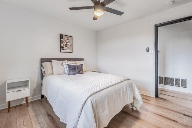 Building Photo - Furnished for lease!