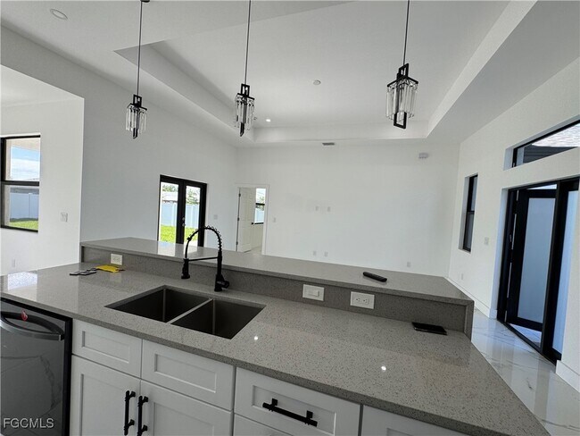 Building Photo - 707 NE Juanita Pl
