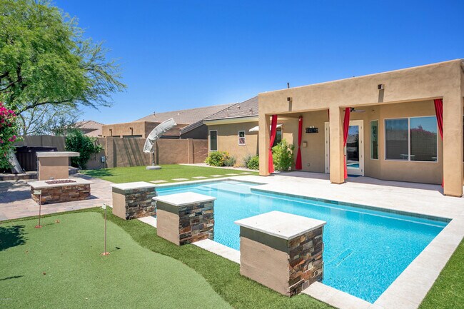 Building Photo - 10601 E Meadowhill Dr