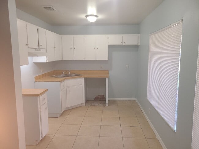 Building Photo - 2 bedroom 1.5 Bath Eatonville Duplex