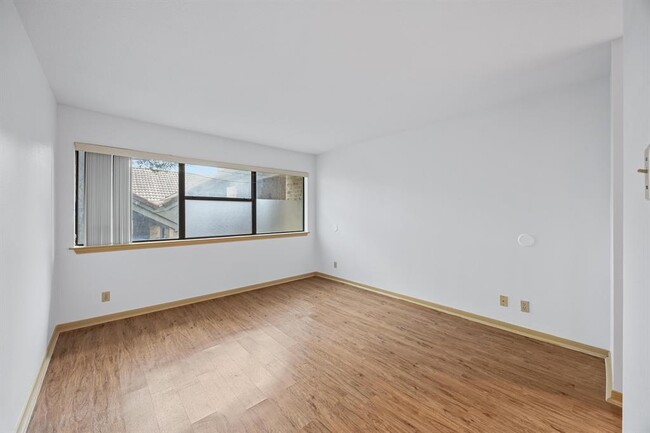 Building Photo - 8888 Tallwood Dr