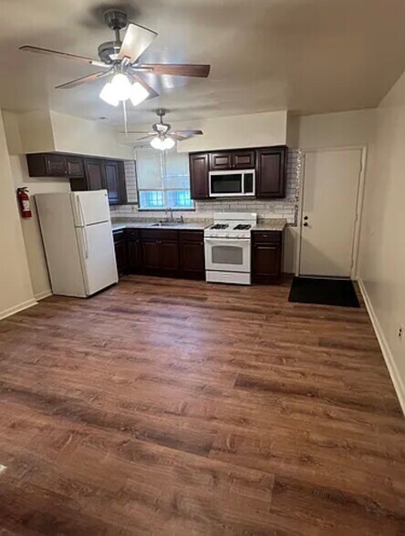 Additional kitchen view - 1513 W Thompson St