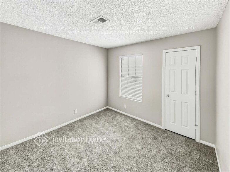 Building Photo - 3301 Hyannis Cir