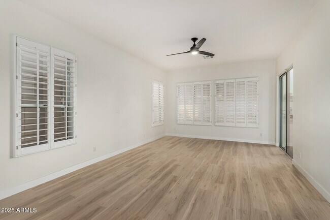 Building Photo - 925 W San Marcos Dr