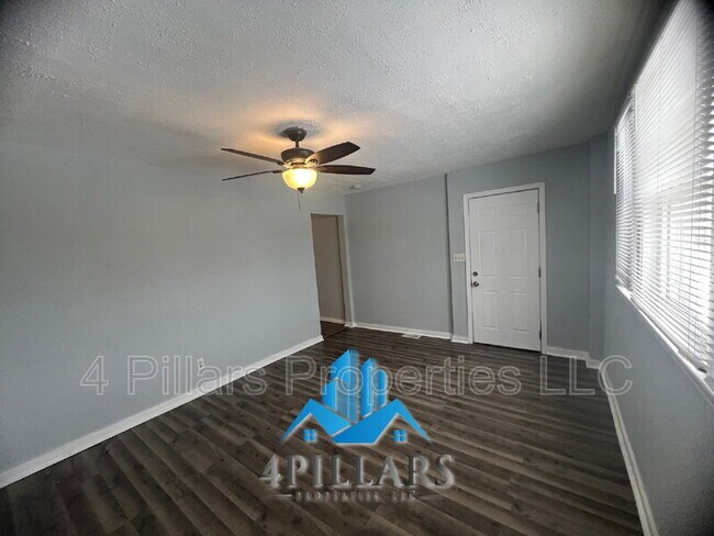 Building Photo - 1311 E Columbus Dr