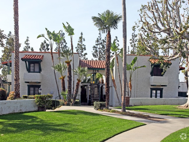 Building Photo - Los Robles