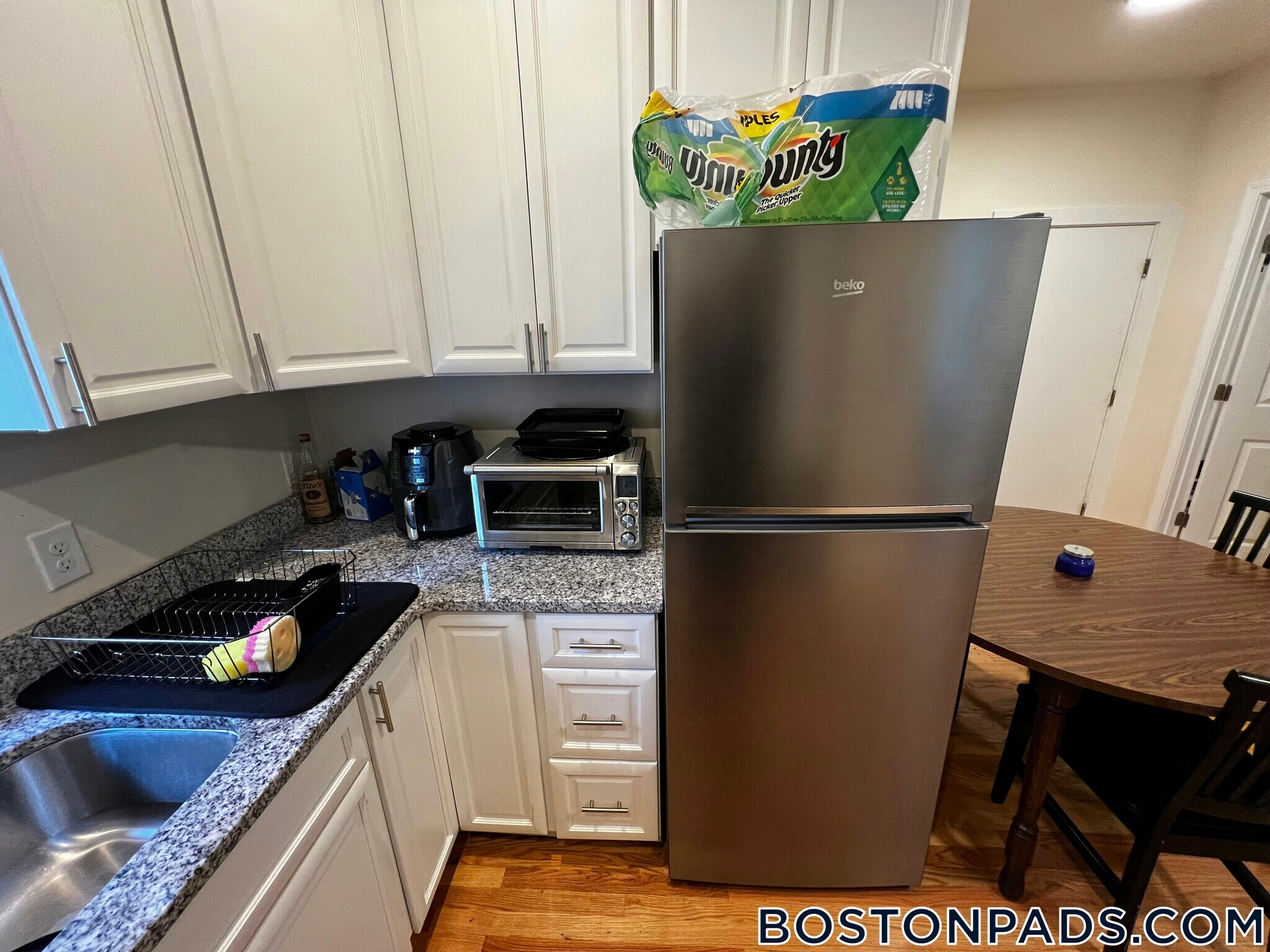 Building Photo - 525 E 3rd St