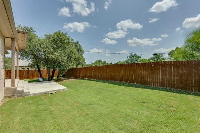 Building Photo - 101 Split Oak Dr