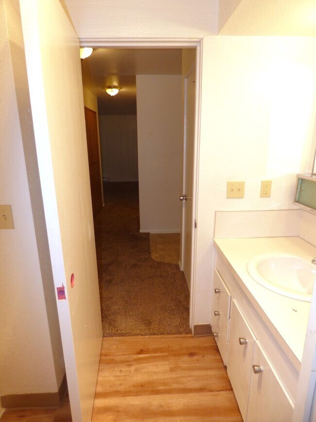 Building Photo - Rent Special: 1/2 Off May's Rent!! - Downstairs 2 Bedroom Unit