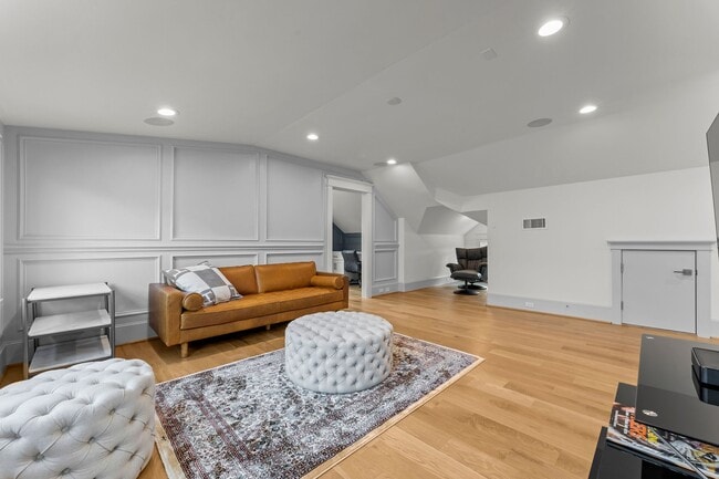 Building Photo - 426 Marshall St