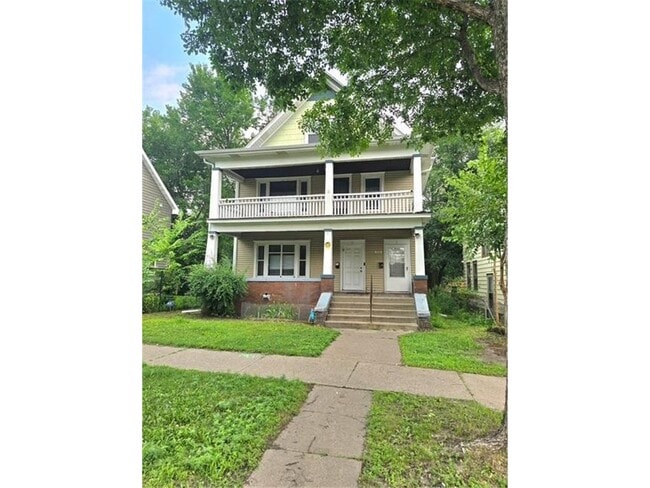 Primary Photo - 950 Arkwright St N