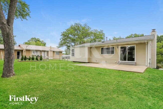 Building Photo - 323 Turfwood Dr