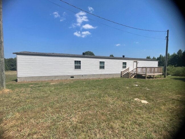 Building Photo - 3 BR 2 Bath 1,280 sq ft singlewide mobile ...