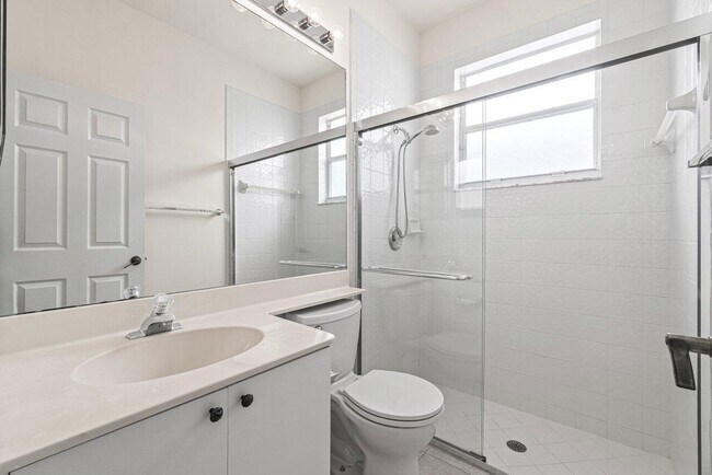 Building Photo - 7728 Edinburough Ln